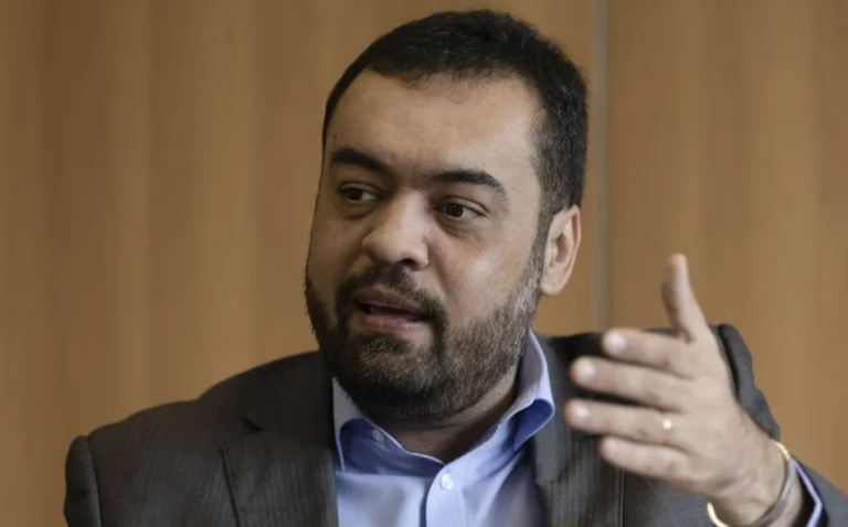 Pré-candidato apoiado por Cláudio Castro para a prefeitura do Rio já busca estrategista de marketing