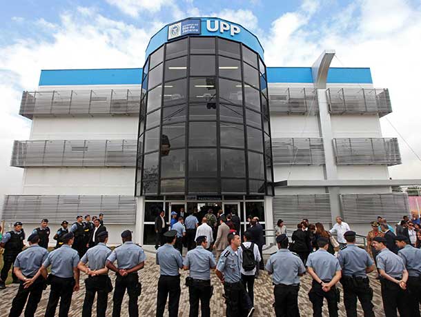 UPP: Policiais presos após levar mulher para alojamento; flagrados nus por colega
