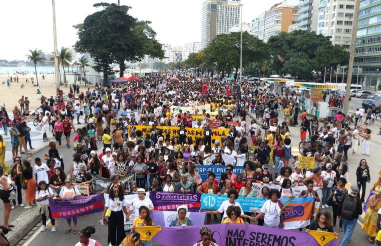 Mulheres Negras protagonizam marcha histórica em copacabana