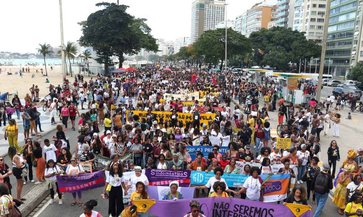 Mulheres Negras protagonizam marcha histórica em copacabana