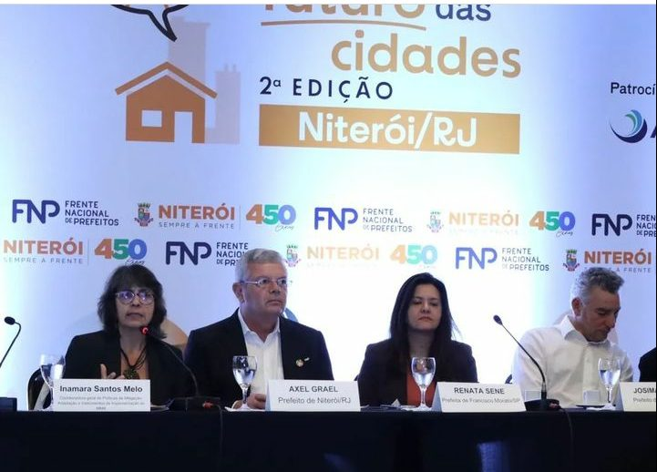 Em Niterói, prefeitas e prefeitos debatem impactos das mudanças climáticas nas cidades