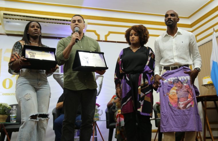 Família de Kathlen Romeu é homenageada pelo Sindicato dos Comerciários do Rio