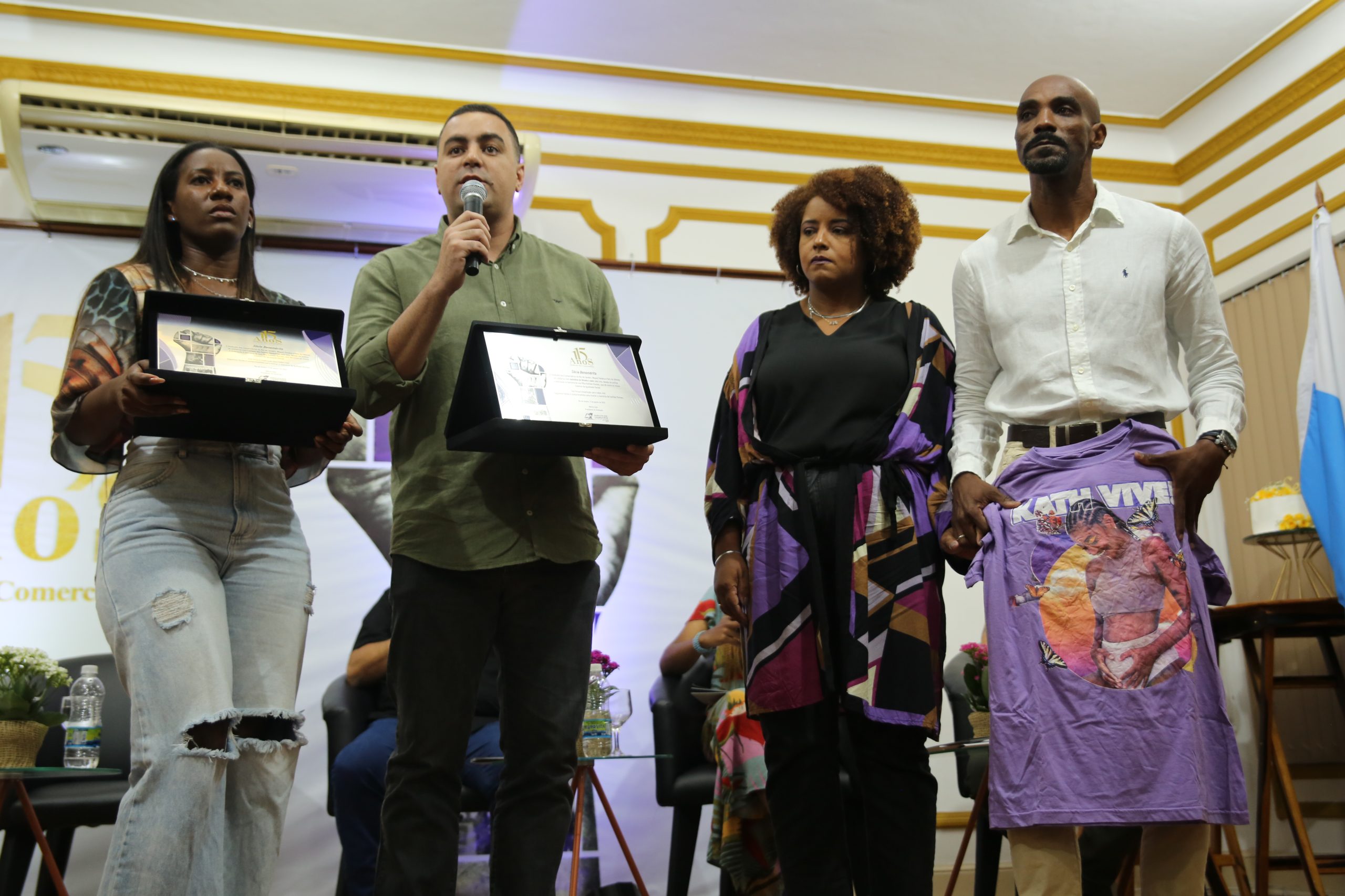 Família de Kathlen Romeu é homenageada pelo Sindicato dos Comerciários do Rio
