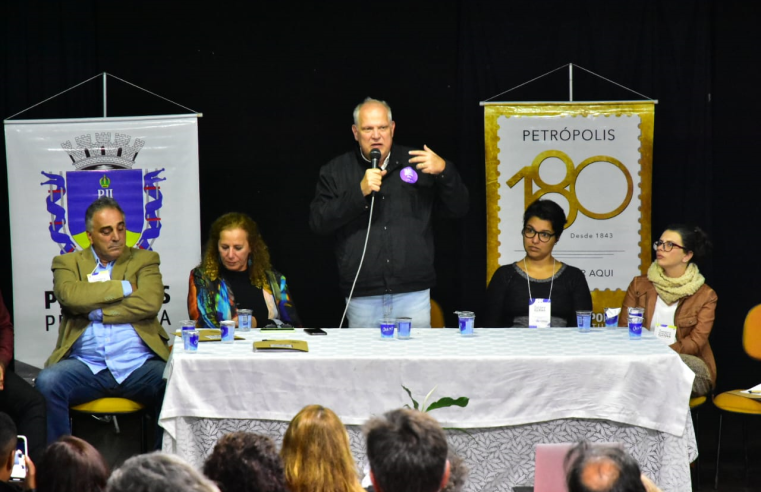 Centenas de ativistas discutem Cultura na cidade de Petrópolis