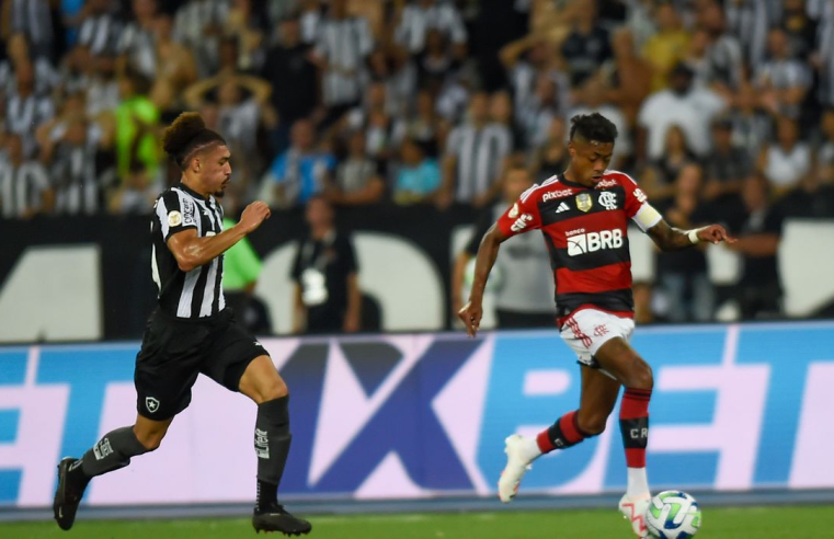 Técnico do Botafogo põe cargo à disposição após derrota para Flamengo