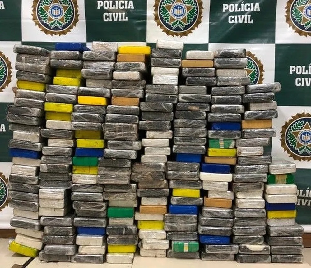 Polícia Federal realiza operação contra policiais acusados de desviar 280 kg de cocaína
