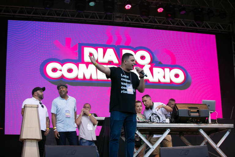 Dia do Comerciário reúne milhares de pessoas no Parque Madureira