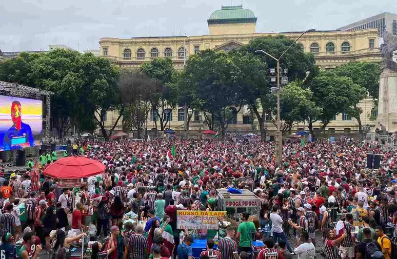 Fluminense faz grande festa no Centro do Rio para celebrar título histórico da Libertadores