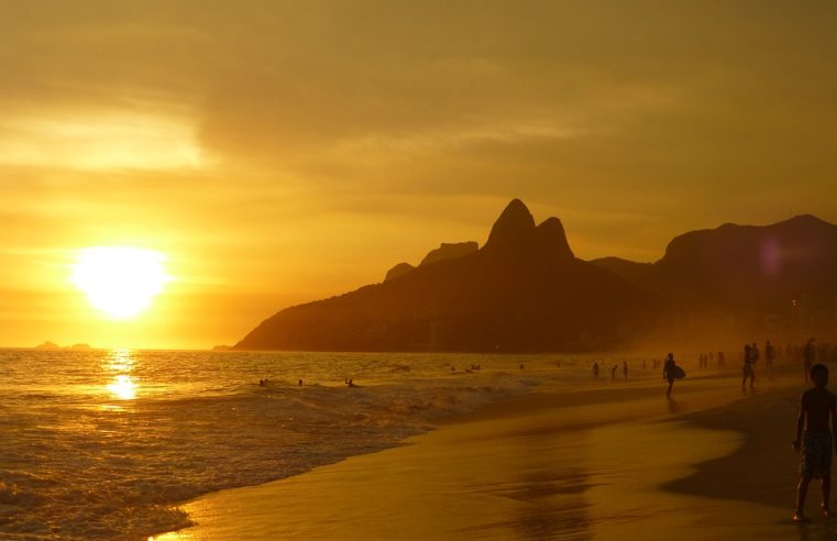 Previsão do Tempo no Rio: Céu Claro, Calor e Maré Ressaca Dão Lugar a Dias de Praia