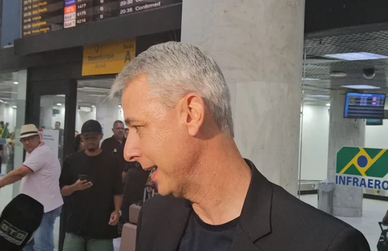 Tiago Nunes chega ao Rio de Janeiro e assume comando do Botafogo