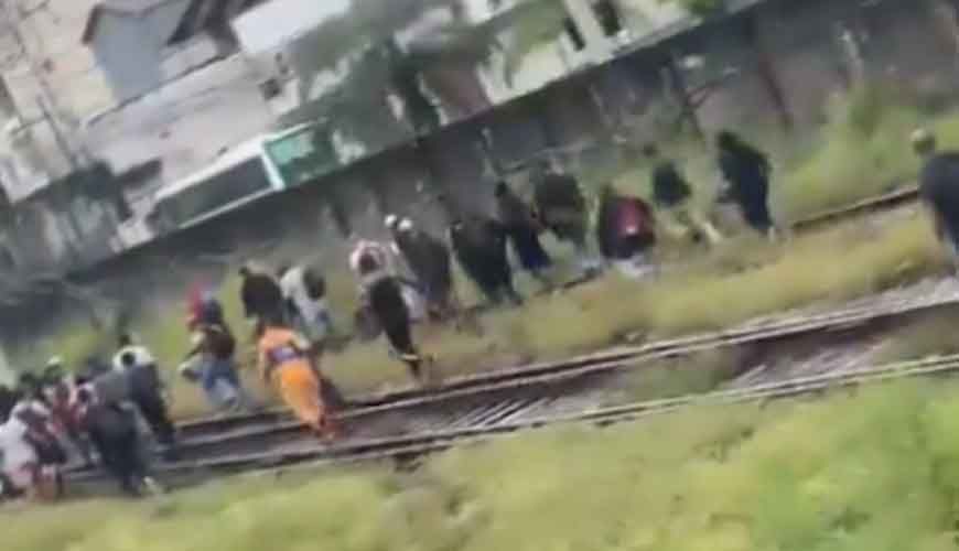 Confronto em Vigário Geral afeta trens e deixa policial morto