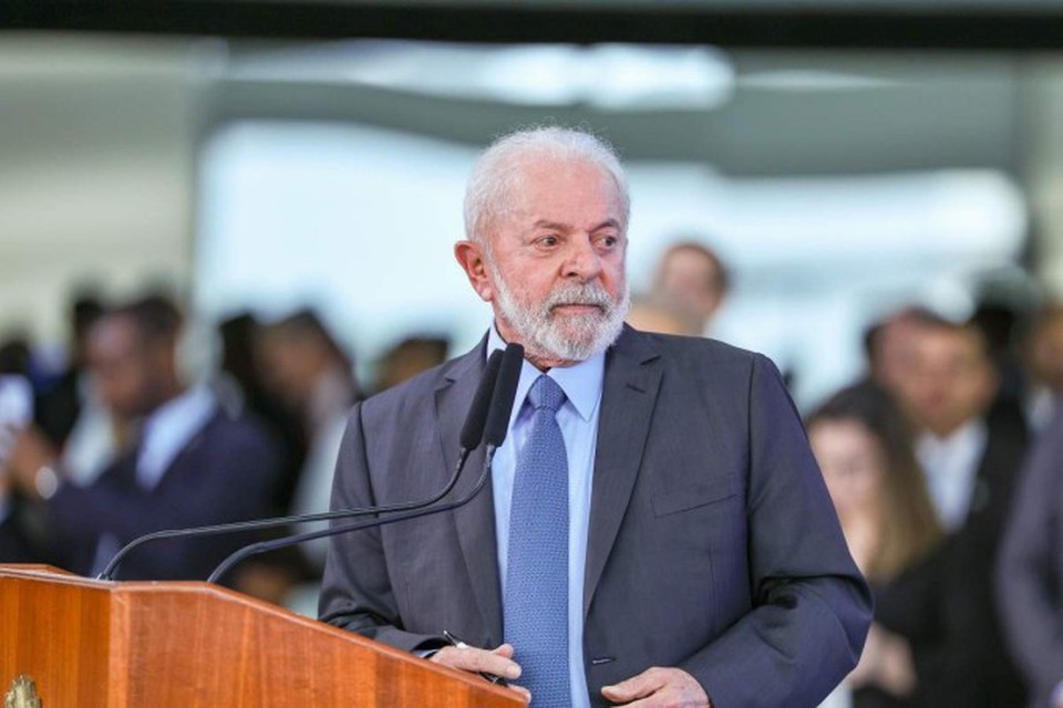 Lula sanciona novo programa limita juros do cartão e beneficia milhões