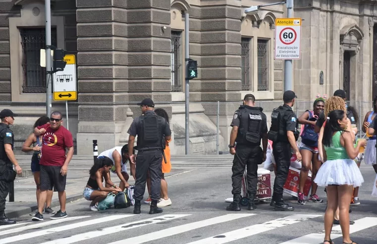 Mulher detida com celulares furtados durante pré-carnaval no Rio