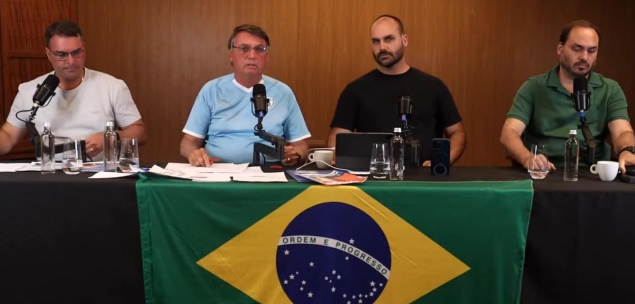 PF também vasculhou casa onde Bolsonaro e Carluxo fizeram live no domingo