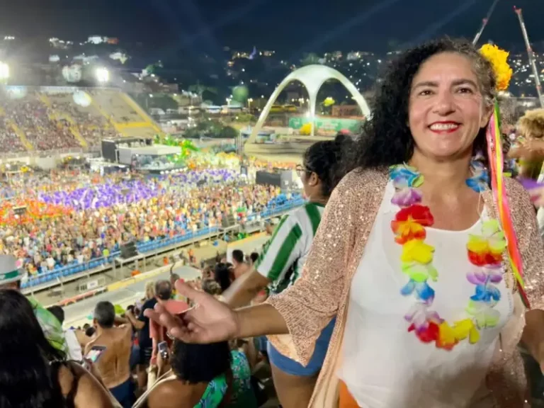 Deputada Marina do MST também marca presença na Sapucaí