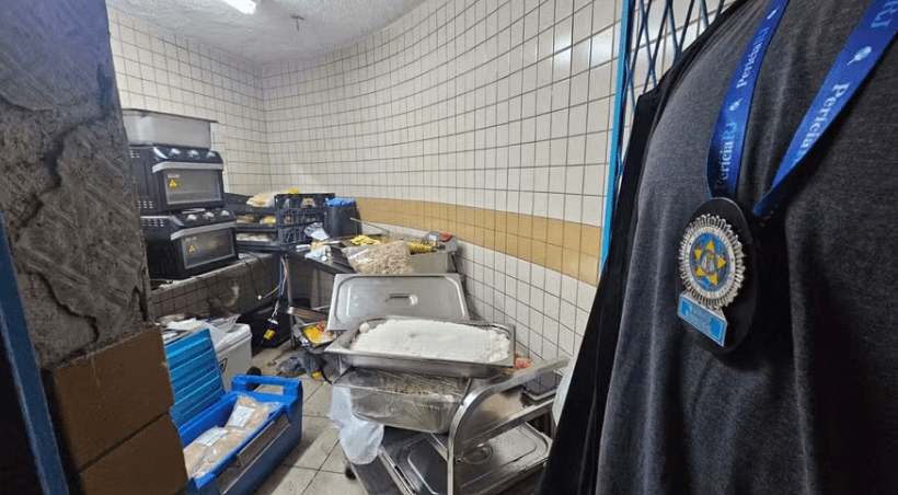 Sapucaí: Polícia prende responsáveis por fazer comida do camarote dentro de banheiro