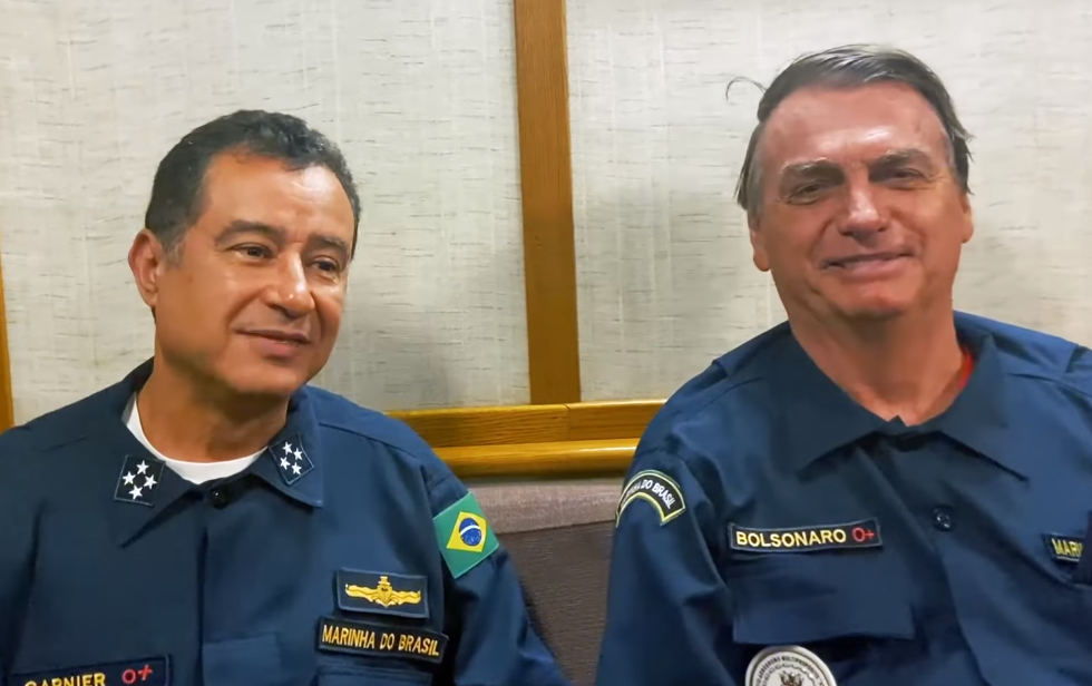 Ex-comandante da Marinha que apoiou plano golpista de Bolsonaro é alvo de busca e apreensão
