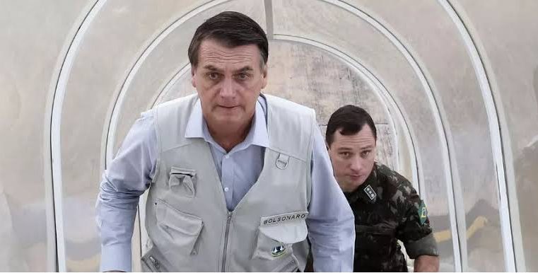 Bolsonaro se acovarda e fica em silêncio durante depoimento a PF