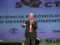 Conferência de Ciência e Tecnologia para o Desenvolvimento Social lota Teatro da UERJ