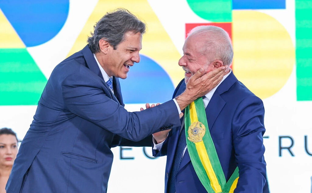 Governo Lula anuncia reajuste em benefícios para servidores públicos