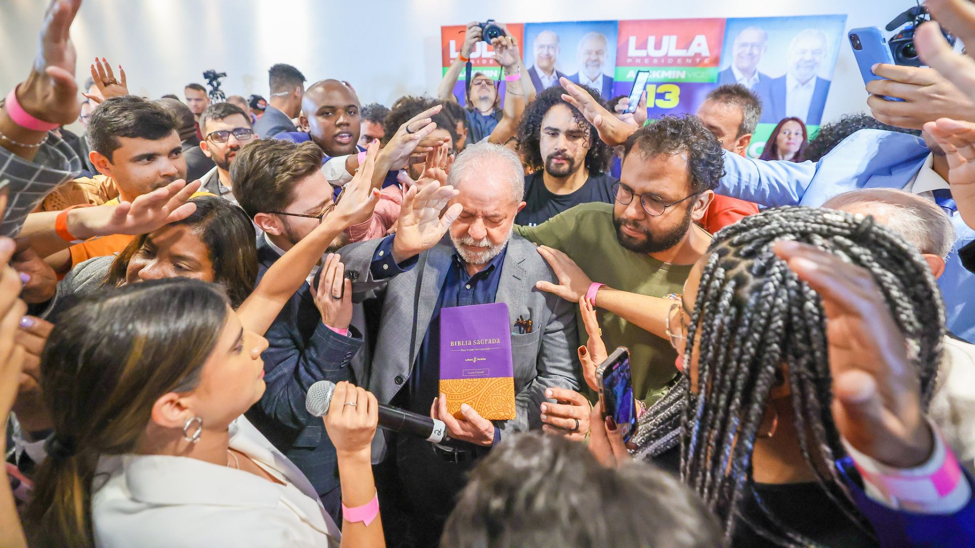 Lula define estratégia para se aproximar dos evangélicos
