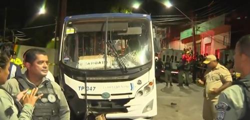 Micro-ônibus atropela fiéis em Pernambuco e mata 4 pessoas em procissão