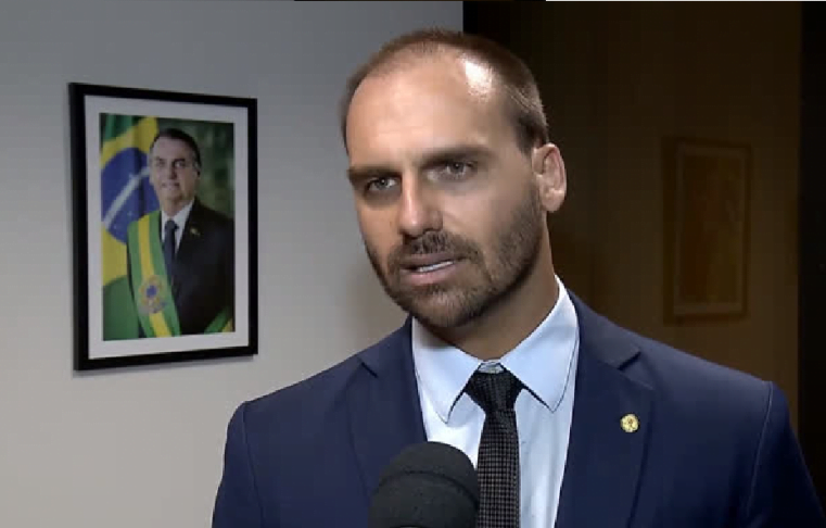 Bomba! Eduardo Bolsonaro usou recursos públicos para financiar viagem particular aos EUA