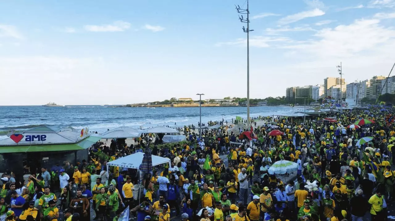 Cúpula bolsonarista admite que ato em Copacabana foi um fracasso