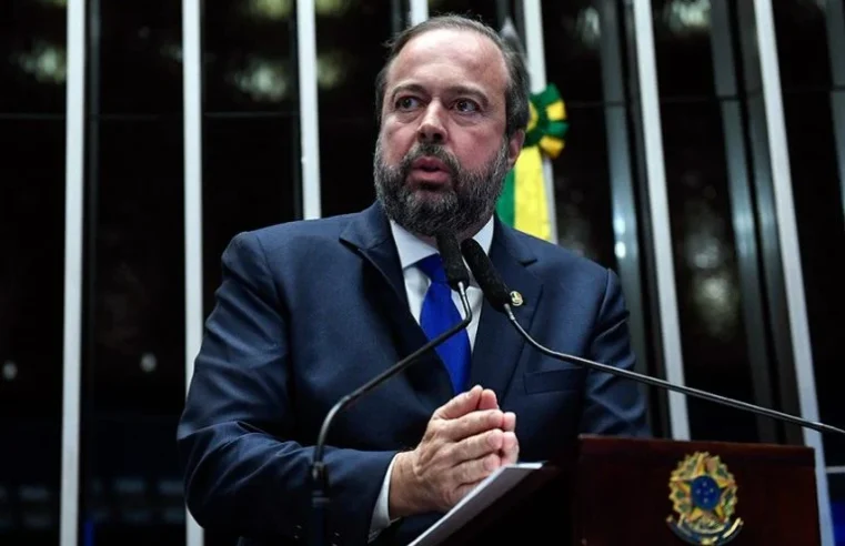 Silveira diz que Guiana explora ‘na garapa’ as riquezas do Brasil
