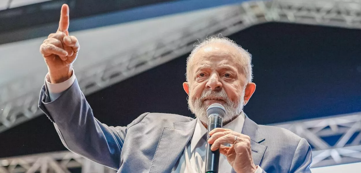 Lula participa da inauguração do Programa Morar Carioca do Aço