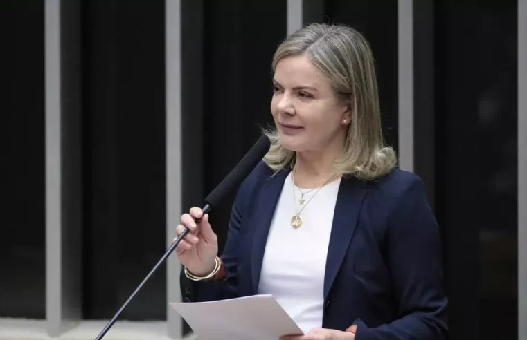 Gleisi Hoffmann critica proposta de desvinculação das Aposentadorias