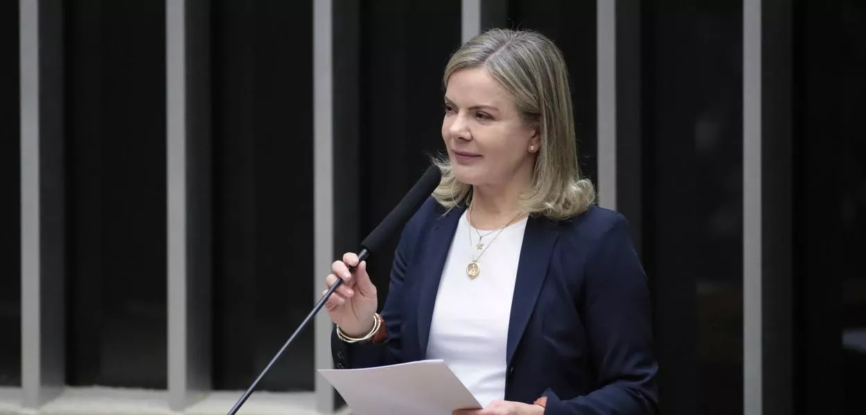 Gleisi Hoffmann critica proposta de desvinculação das Aposentadorias