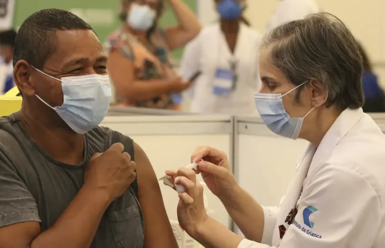 Rio amplia vacinação contra variante da Covid-19 para público geral