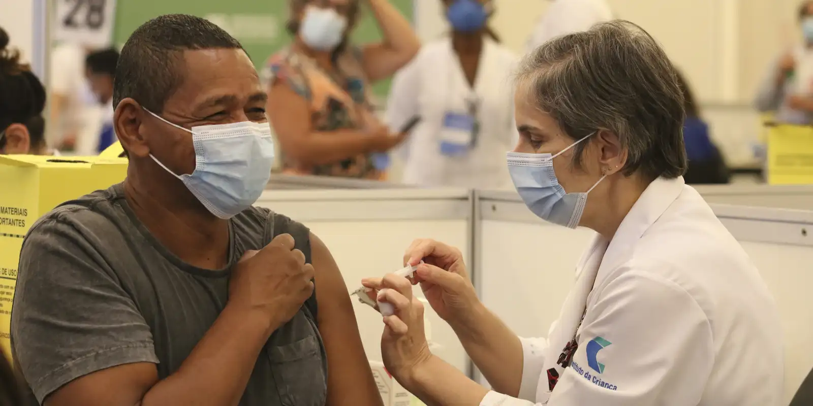 Rio amplia vacinação contra variante da Covid-19 para público geral