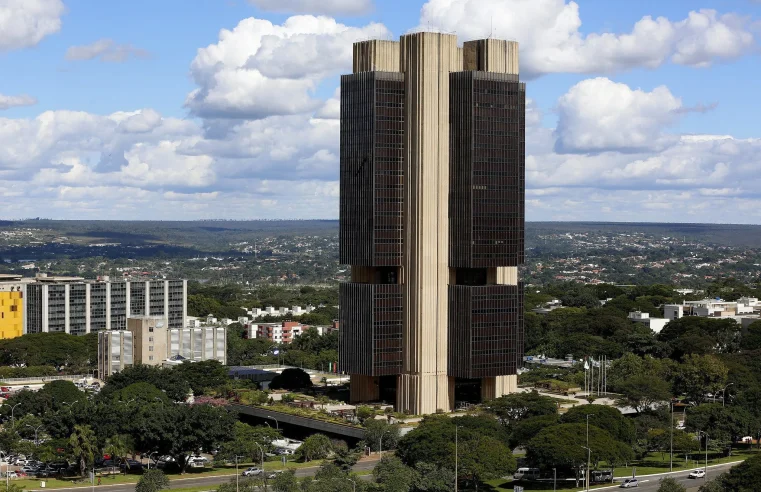 Governo propõe aumento real do salário mínimo para 2025 no novo Orçamento