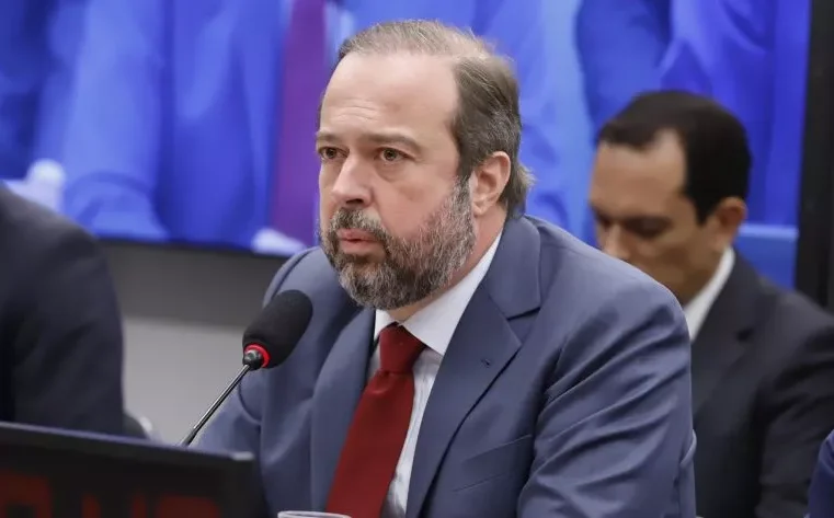 Ministro de Minas e Energia sugere possível revisão na bandeira tarifária da conta de luz