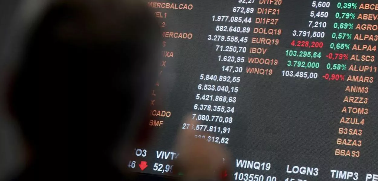 Ibovespa recua após corte de juros pelo Federal Reserve