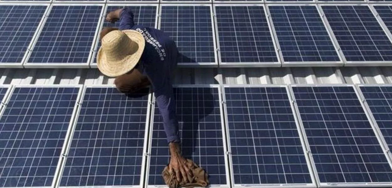 Energia solar atinge 47 GW no Brasil e evita emissão de 57 milhões de toneladas de CO2, aponta Absolar