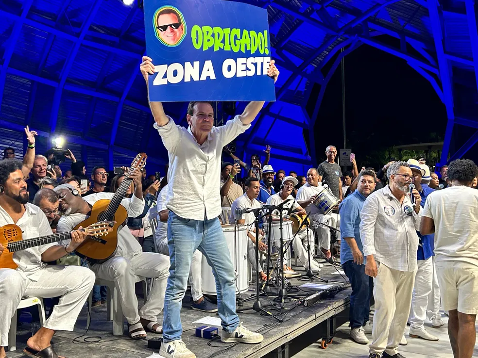 Paes celebra reeleição com grande evento na Zona Oeste