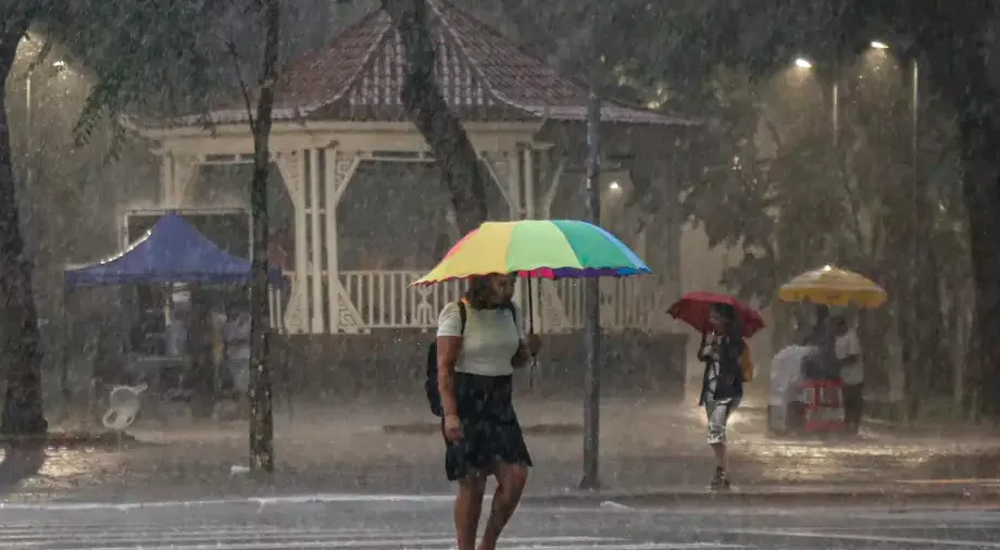 Tempestade perde força em São Paulo, mas mantém estado em alerta