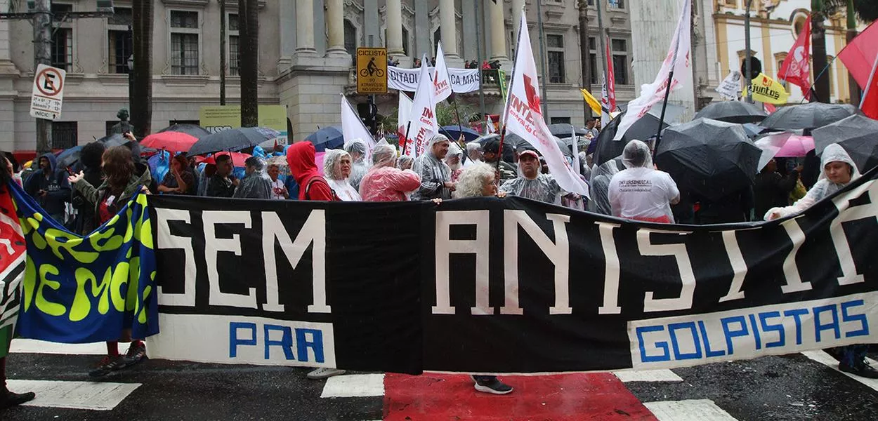 Brasil responde a tentativas de golpe com firmeza e defesa da democracia