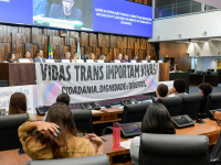 Justiça suspende norma do CFM que restringia atendimento médico a pessoas trans