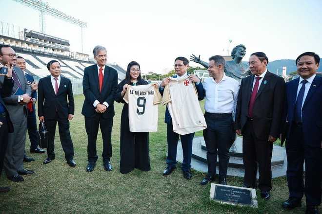 Vasco recebe primeiro-ministro do Vietnã em visita a São Januário