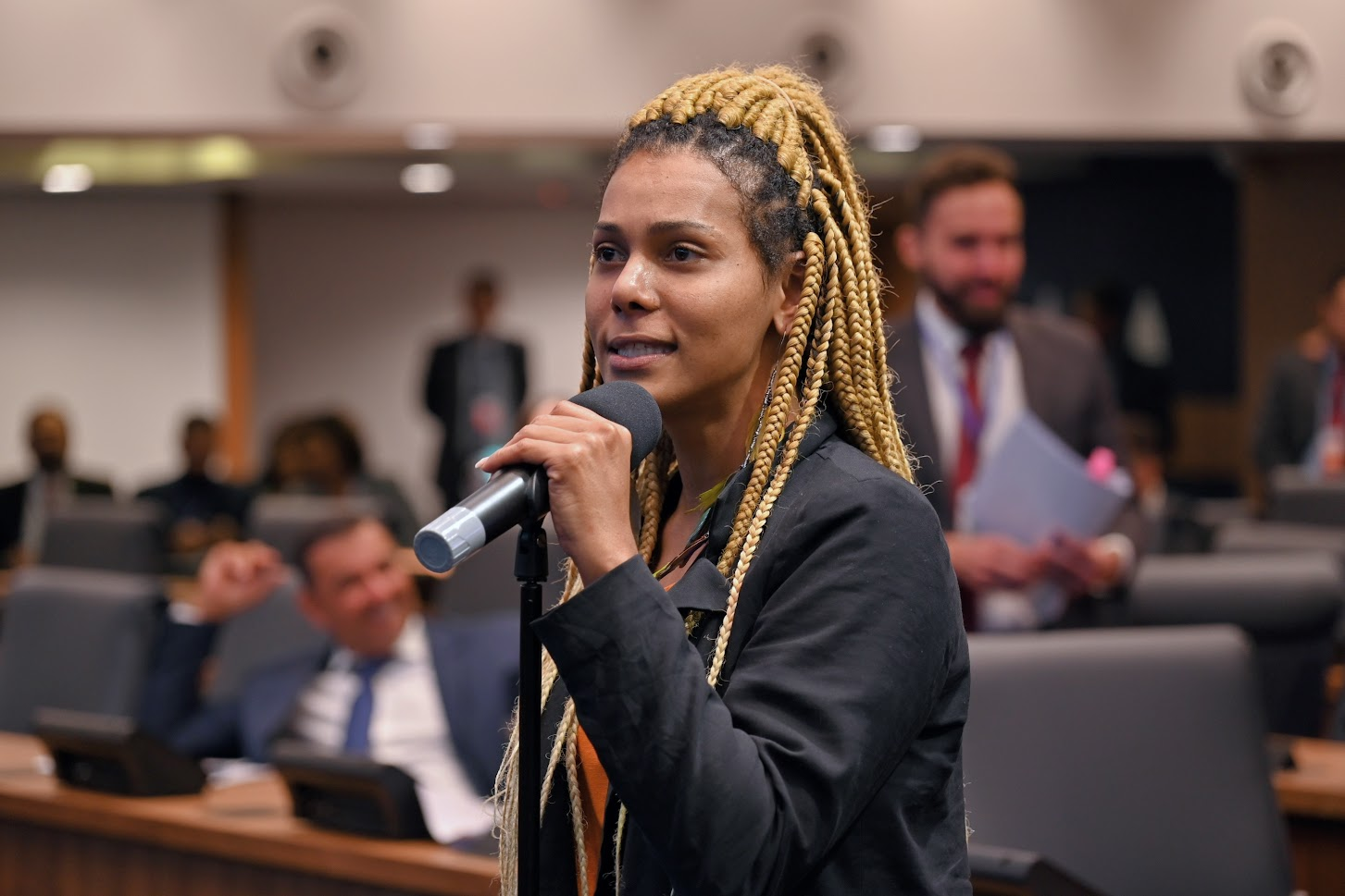 Deputada Dani Balbi protocola três projetos de lei na Alerj com foco em soberania digital, enfrentamento a golpes e proteção de consumidores na internet