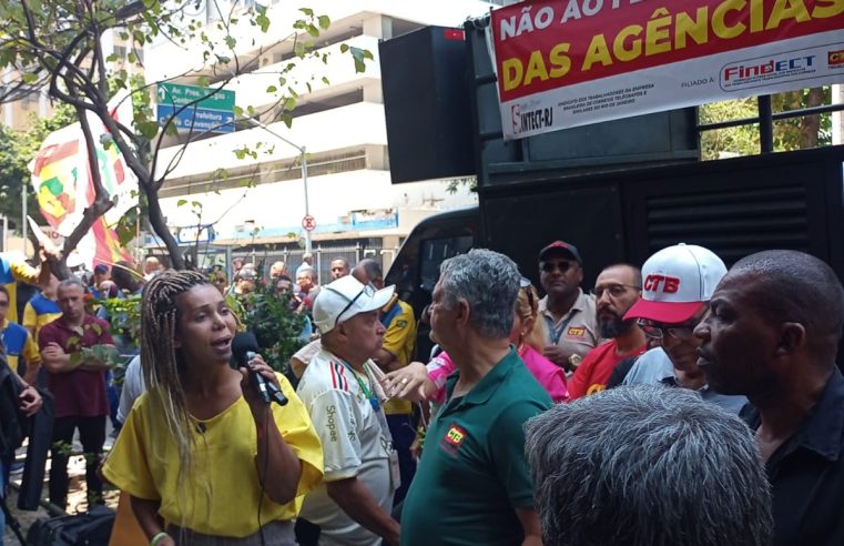 Sindicato realiza ato no Rio em defesa dos trabalhadores dos Correios e contra a privatização