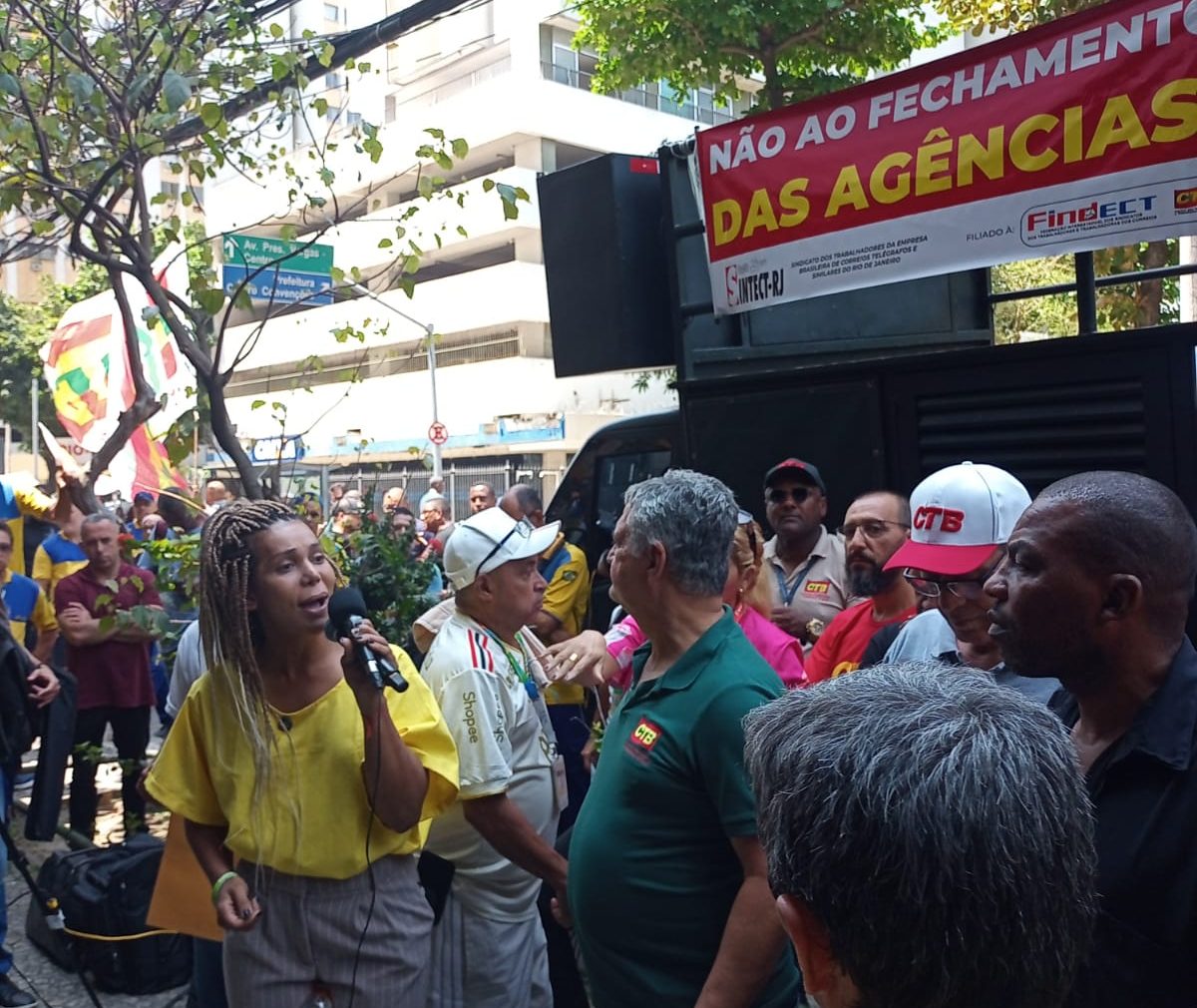 Sindicato realiza ato no Rio em defesa dos trabalhadores dos Correios e contra a privatização