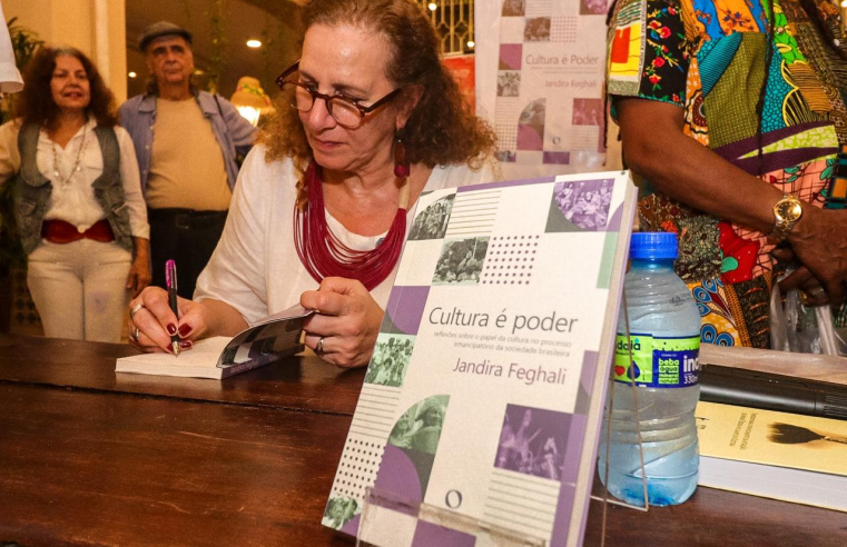 Jandira Feghali apresenta livro sobre cultura e emancipação social, nesta quinta, no Rio