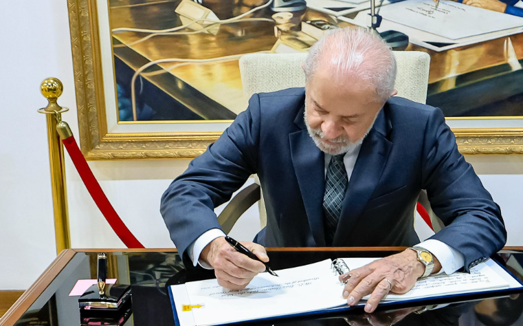 Lula sanciona lei que mira os ‘chefões’ do crime no Rio