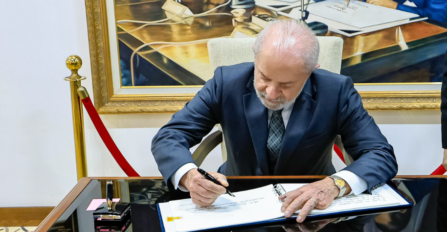 Lula sanciona lei que mira os ‘chefões’ do crime no Rio