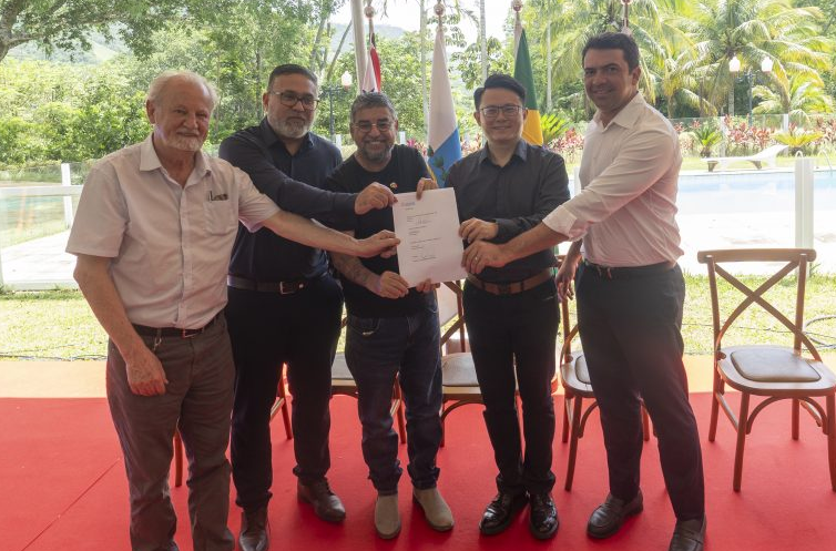 Maricá firma parceria internacional para erguer fábrica de tratores